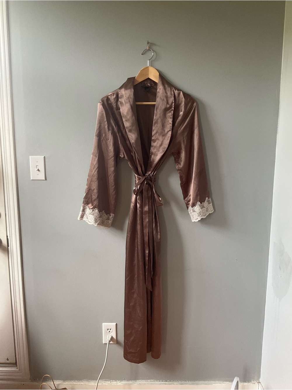 Jones New York mocha Brown Satin Long Robe with cream Lace Trim